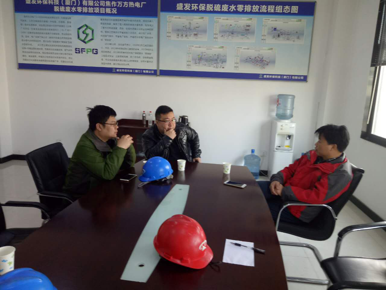 中电投上海成套电器设计院刘主任到焦作万方项目部做技术交流与合作。